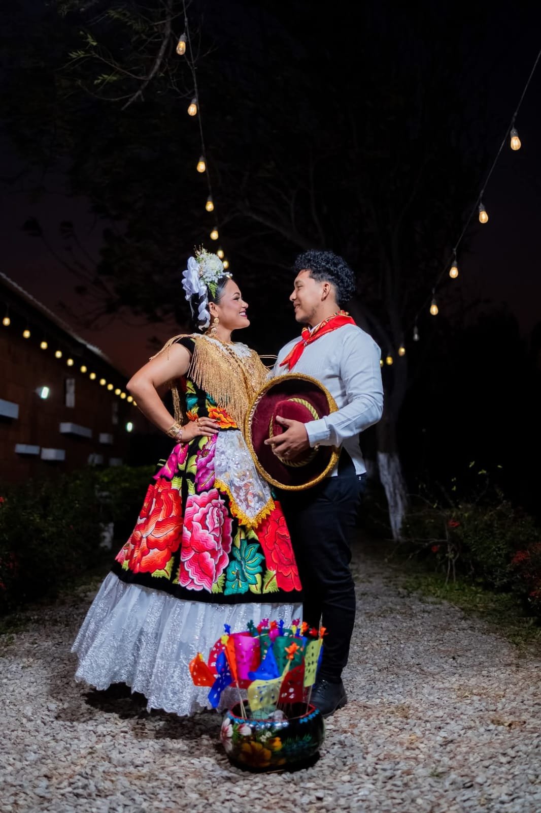 Pareja con traje regional del Istmo